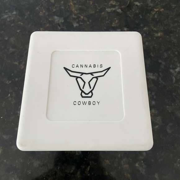 Cannabis Cowboy Toque and Ashtray - Picture 7 of 7
